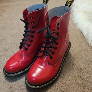 Dr. Martens Clemency, Cherry Red